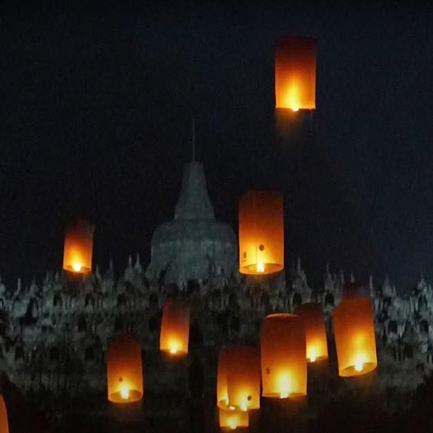 perayaan waisak di candi borobudur